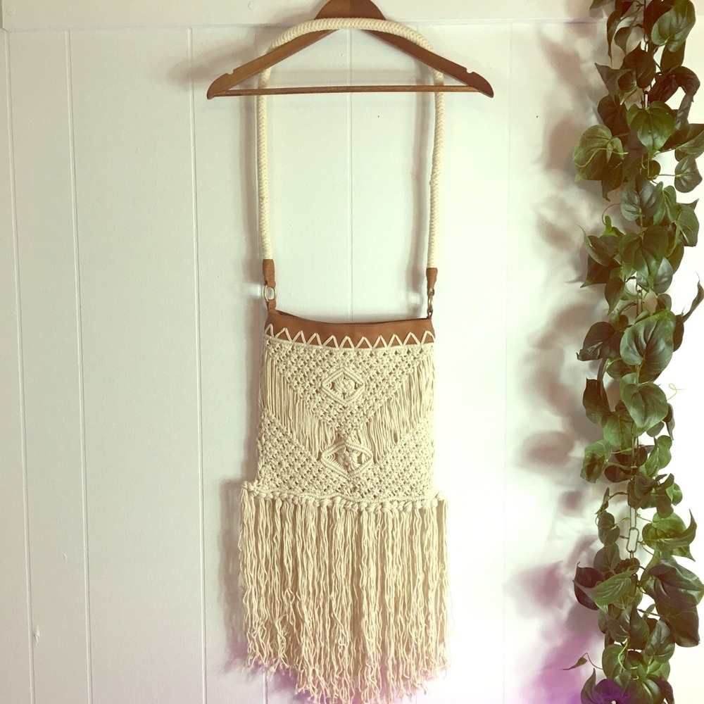 ✨HP✨Boho Vintage Macrame Bag